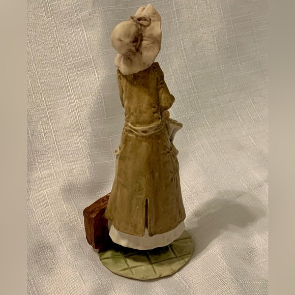 Vintage Victorian Proper Lady With Umbrella and Suitcase Ceramic Figurine - Picture 9 of 9